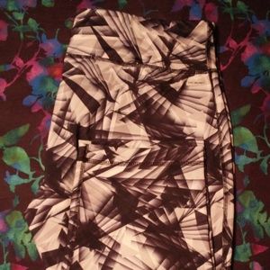 Danskin Now Geometric Capris